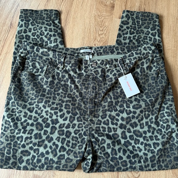 Good American good waist crop green animal print jeans - Picture 8 of 8